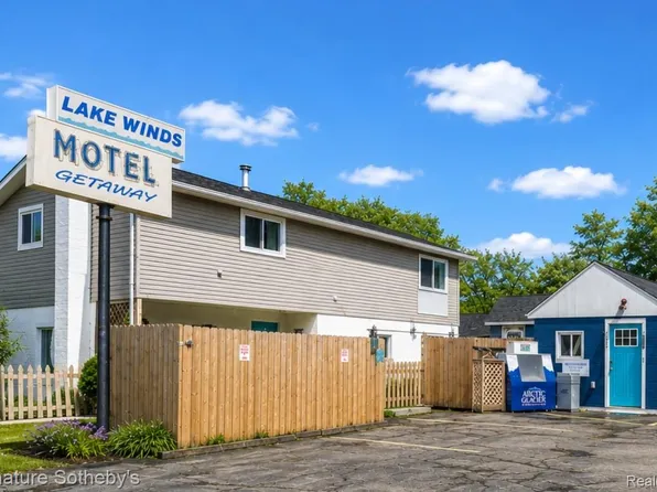 6997 Lakeshore Rd, Lexington, MI 48450