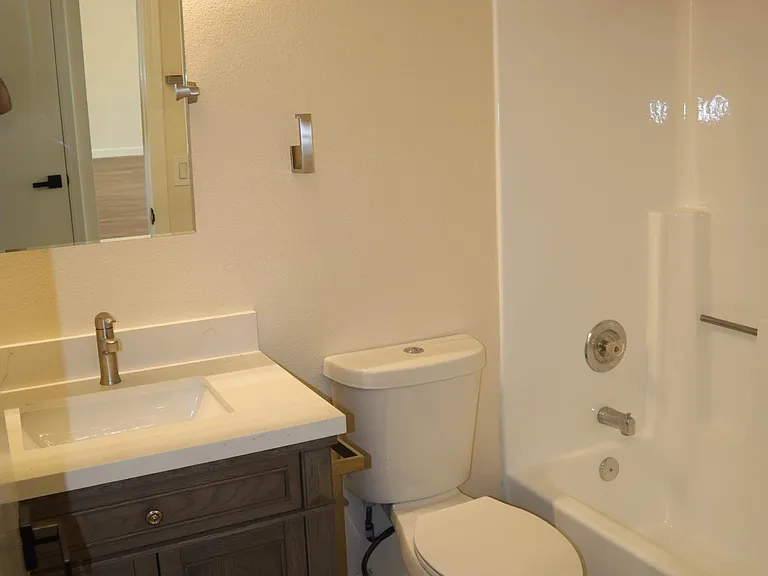 1449 E Kerry Ln — Photo 13