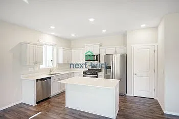4209 Savannah Loop NE — Photo 4