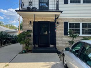 8623 Ludington Ct, Wauwatosa, WI 53226