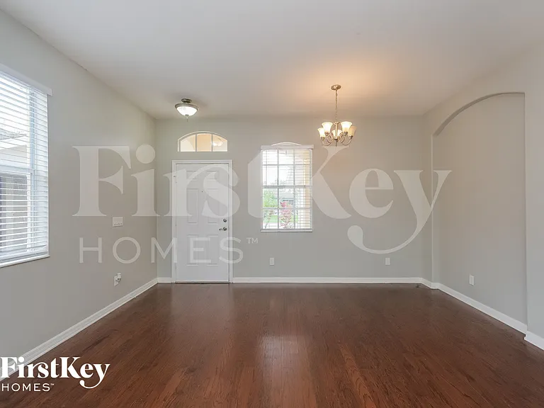 7847 Foxgrove Dr — Photo 2