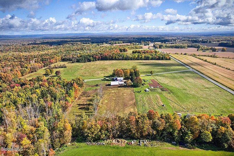 3rd image of 6685 Green Road