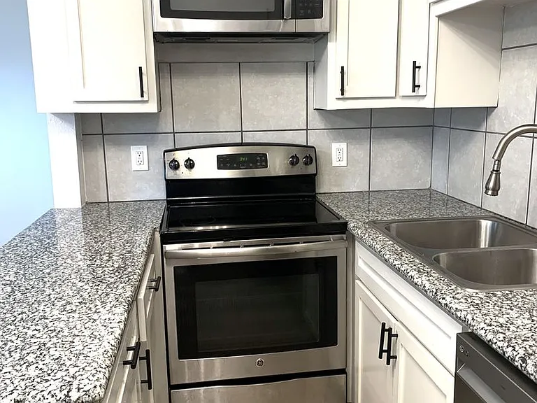 BlueBird Apartments — Photo 31