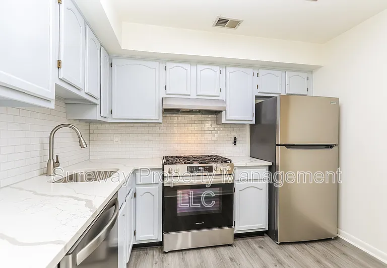 117 Rainier Ct #8 — Photo 5