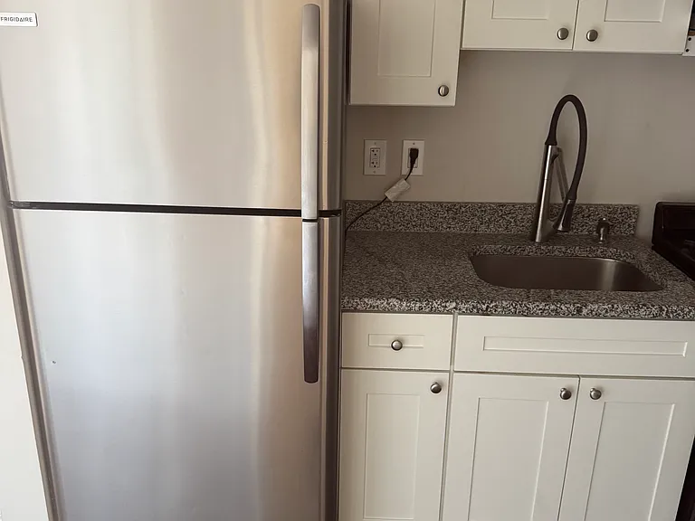 Kitchen Pic 1