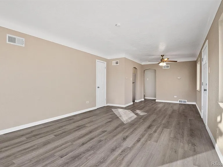 2301 Newport St — Photo 11
