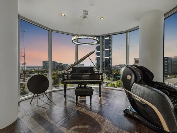 2900 McKinnon St APT 704, Dallas, TX 75201