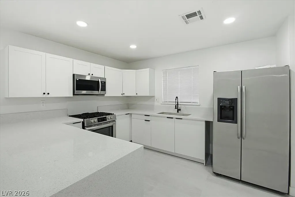 4 bed, 1757 sqft, $3,650 — Photo 2