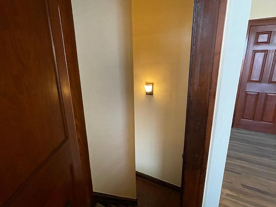 Front stairwell to street