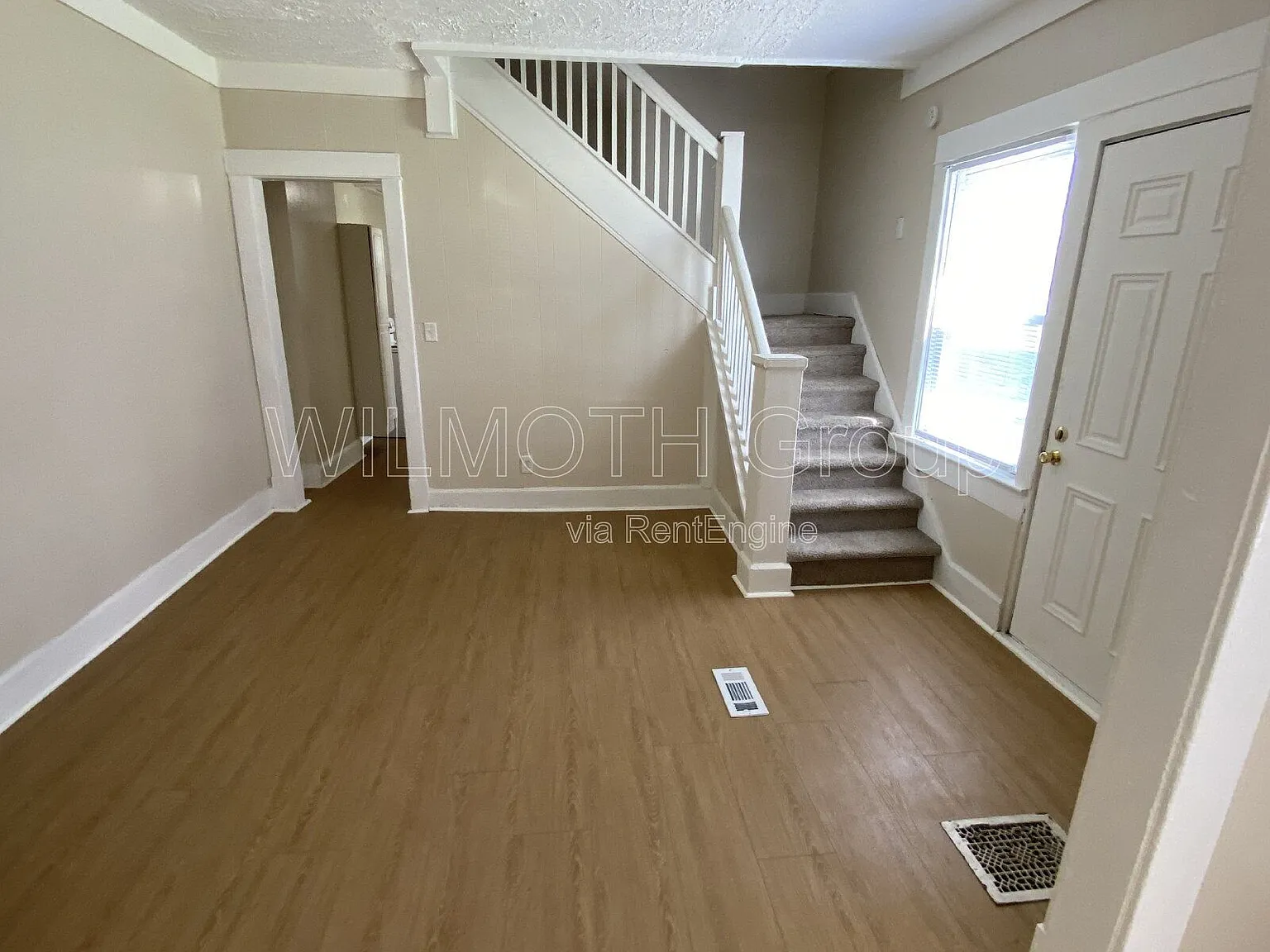 3 bed, 1.5 bath, 1176 sqft, $1,295 — Photo 4