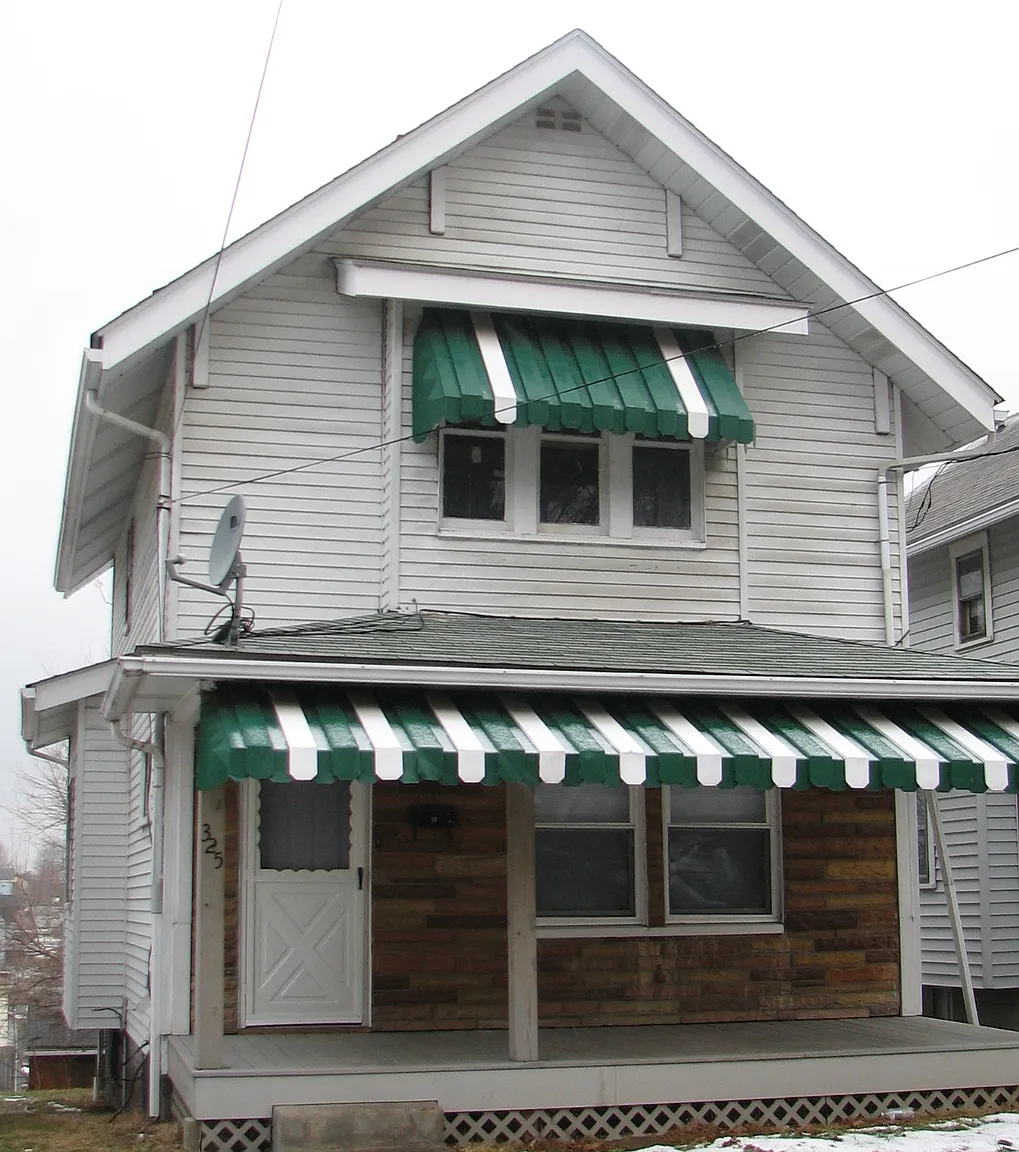 325 3rd St photo 1