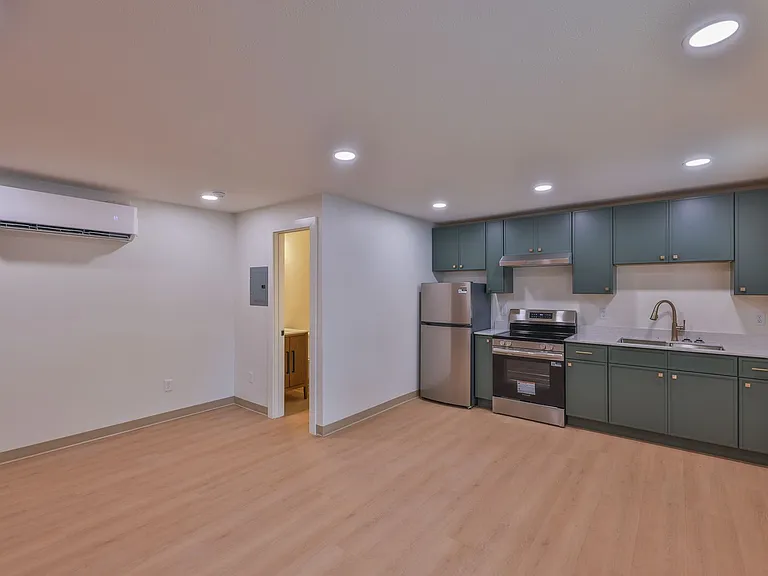 551 Elm St #10 — Photo 1