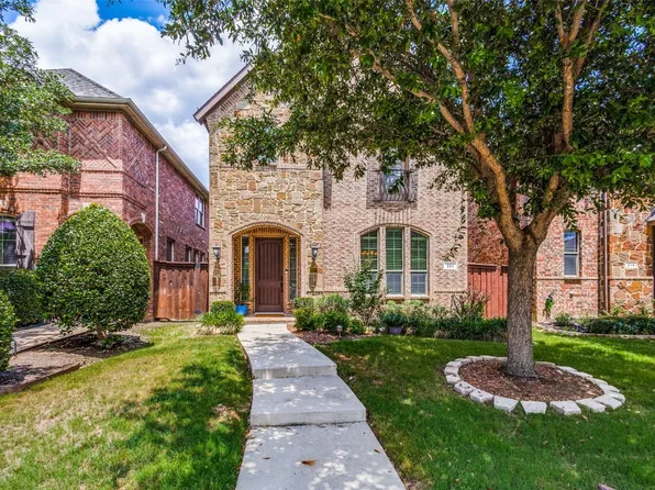221 Carrington Ln, Lewisville, TX 75067