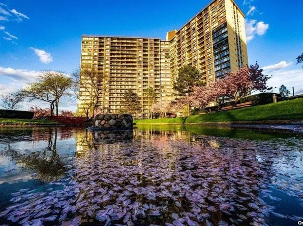 2 Bay Club Drive #8T, Bayside, NY 11360