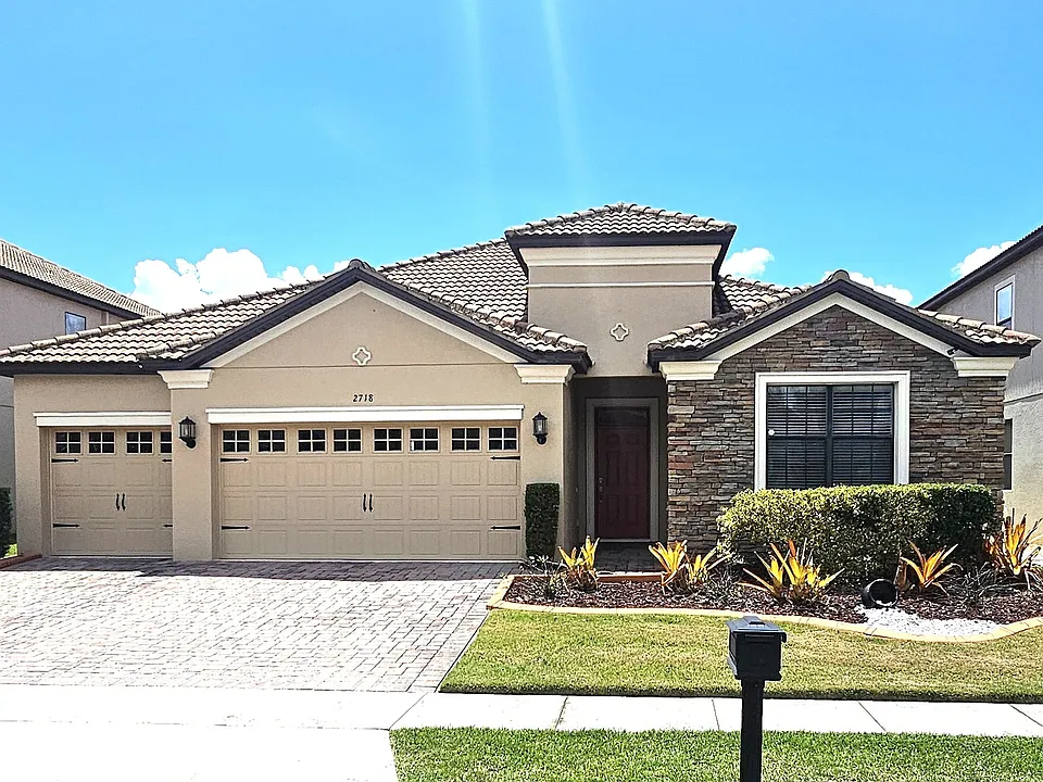 2718 Atherton Dr