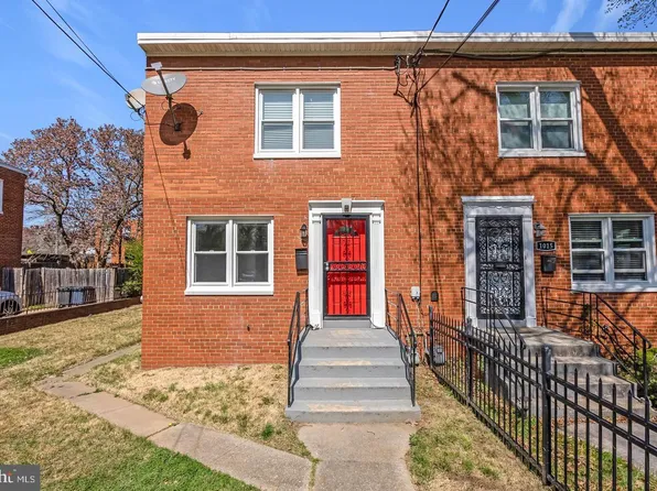 1017 Booker Dr, Capitol Heights, MD 20743