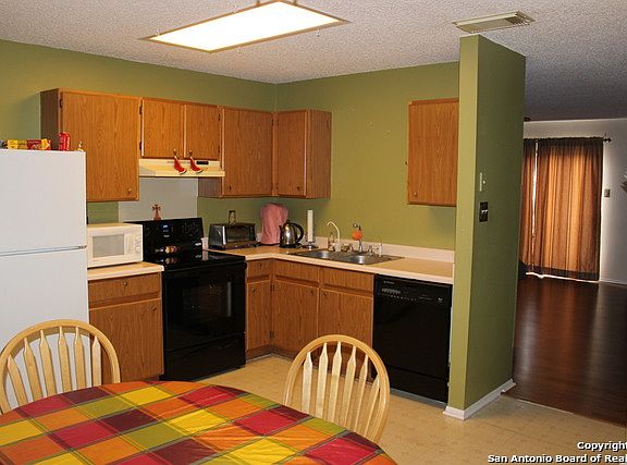 3rd image of 15414 Legend Springs Dr