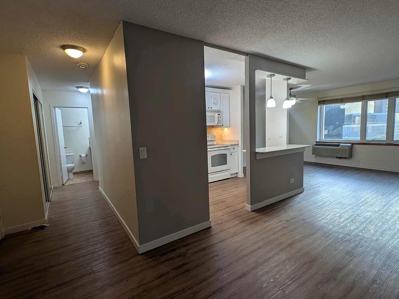1 bed, 900 sqft, $2,100 — Photo 1