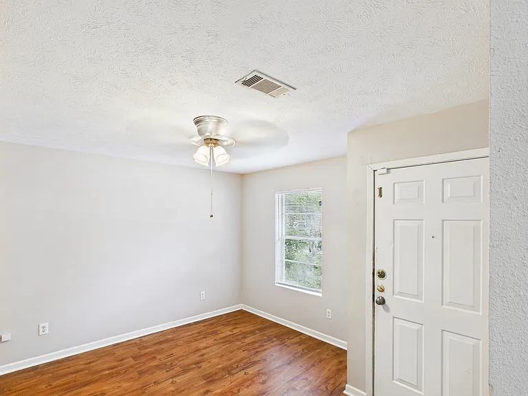 3615 Mahan St #B — Photo 4