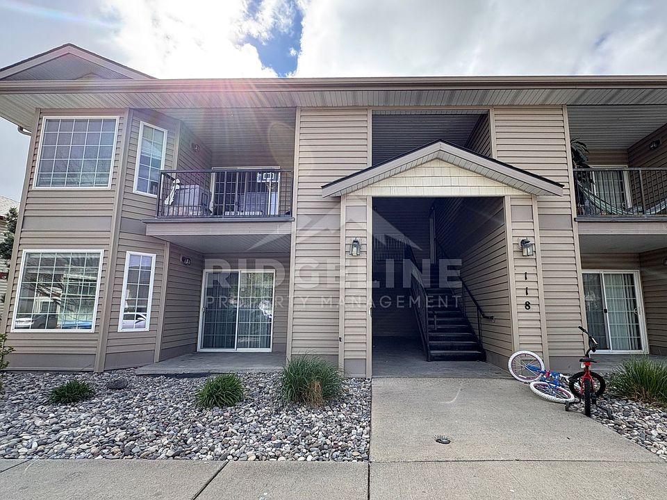 1st image of 118 Clubhouse Cir