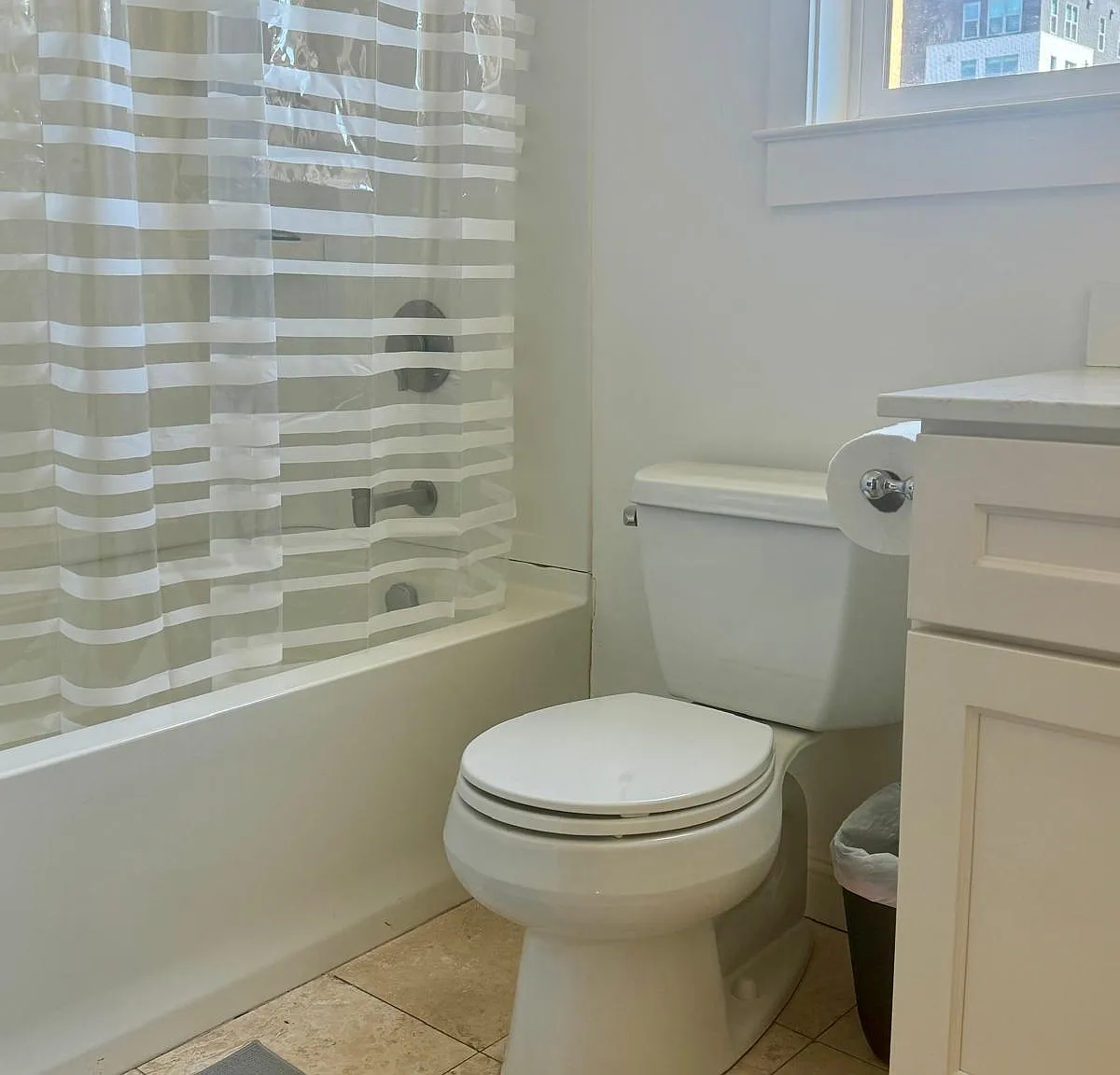 2 bed, 850 sqft, $3,725 — Photo 3
