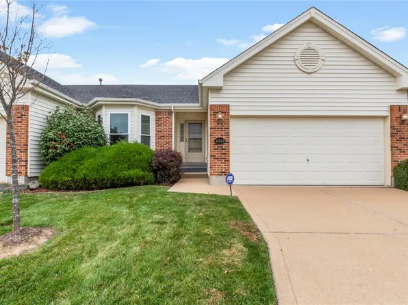 4949 Montford Dr, Saint Louis, MO 63128