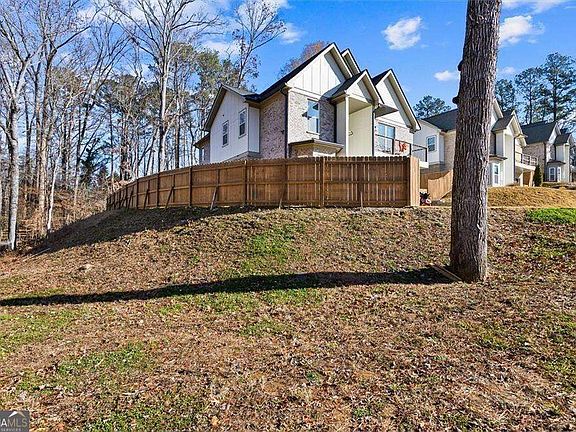 4th image of 658 Rockbridge Rd