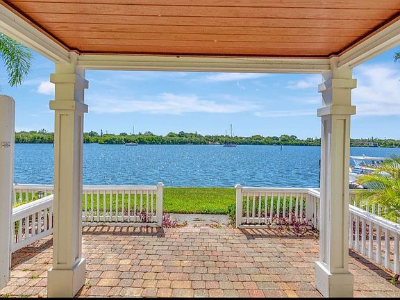 3rd image of 3751 Pompano Dr SE
