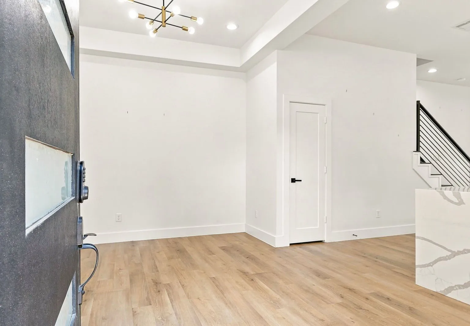 3 bed, 2.5 bath, 2150 sqft, $2,500 — Photo 4