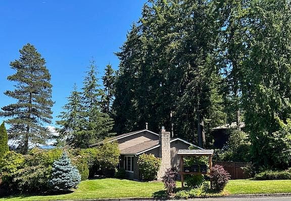 2nd image of 16903 NE 32nd St