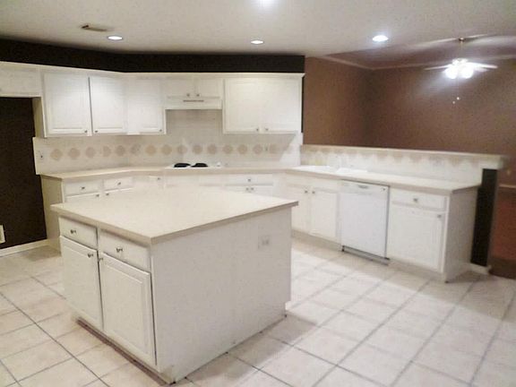2nd image of 3412 Windcrest Ct