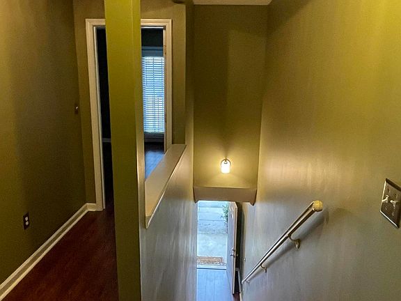 4th image of 202 Tomlinson Dr APT 5C