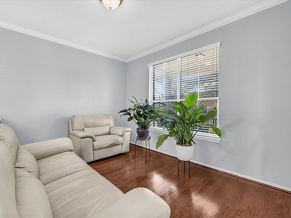 2nd image of 6605 Burling St