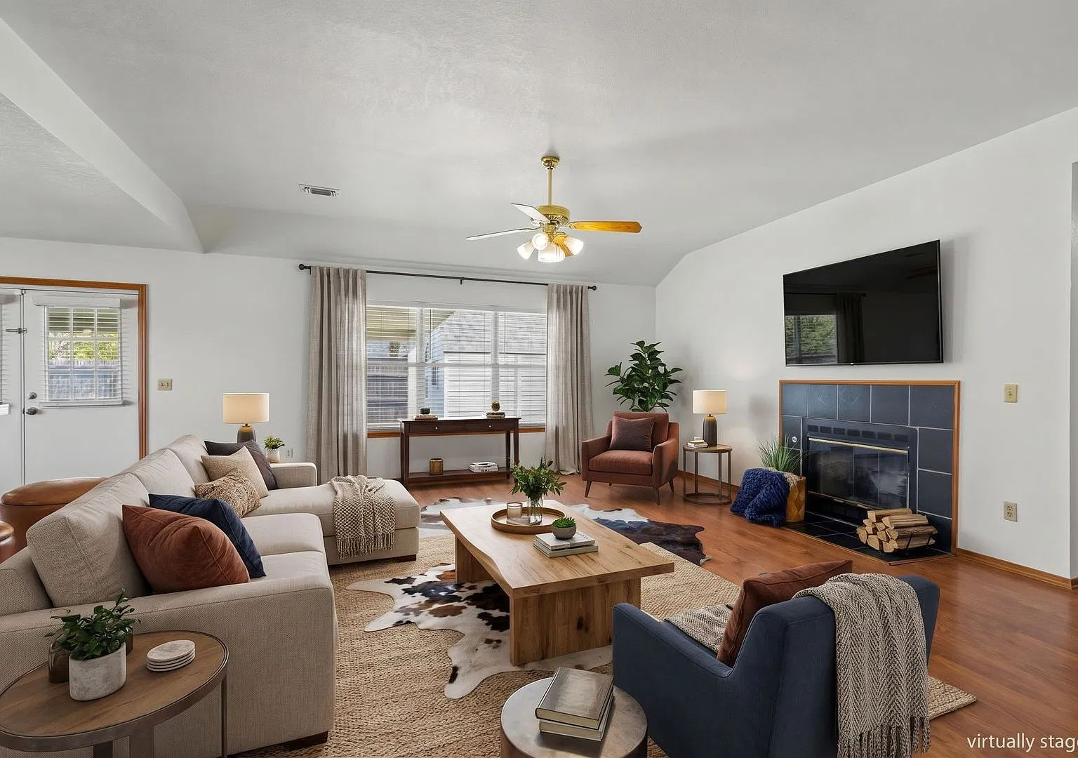 Yukon home with study — Photo 1