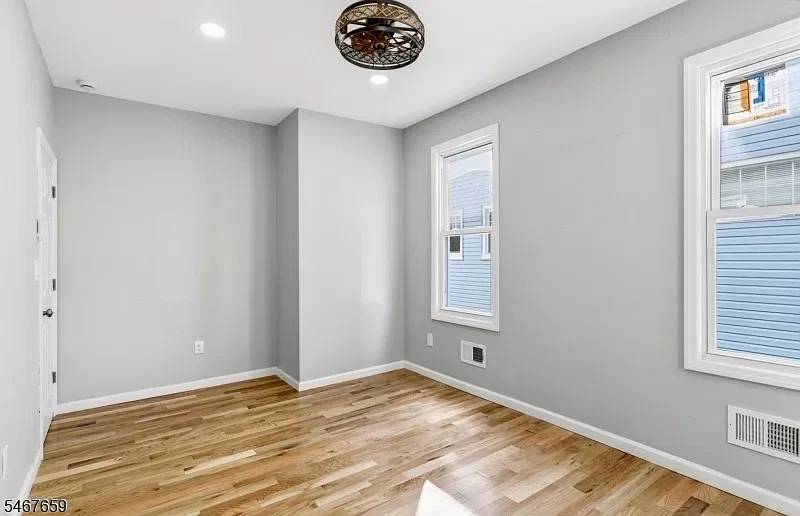 2 bed, 1150 sqft, $2,600 — Photo 3