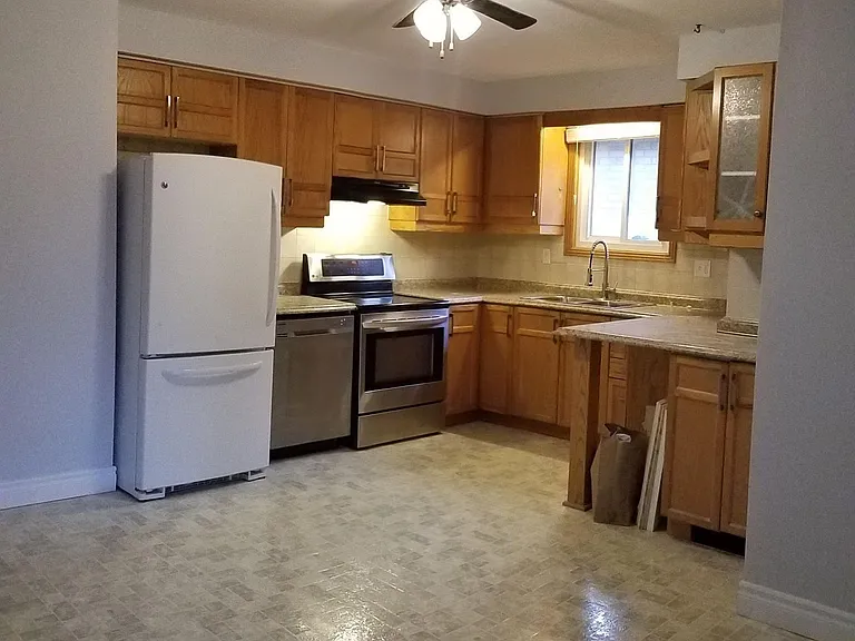 33 Elora Dr — Photo 7