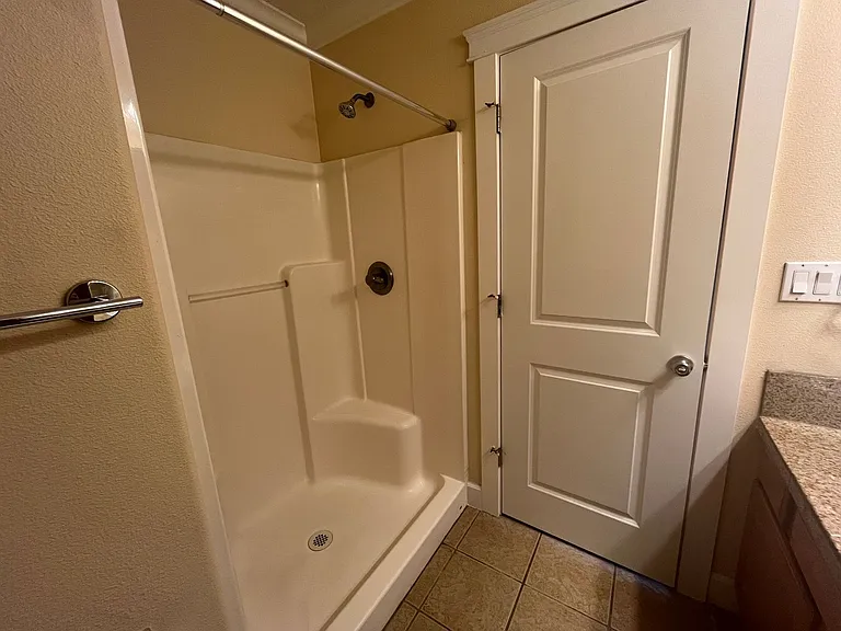 1242 SE Roberts Ave — Photo 16