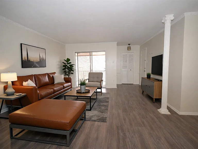 7600 Burgoyne Rd #250 — Photo 1