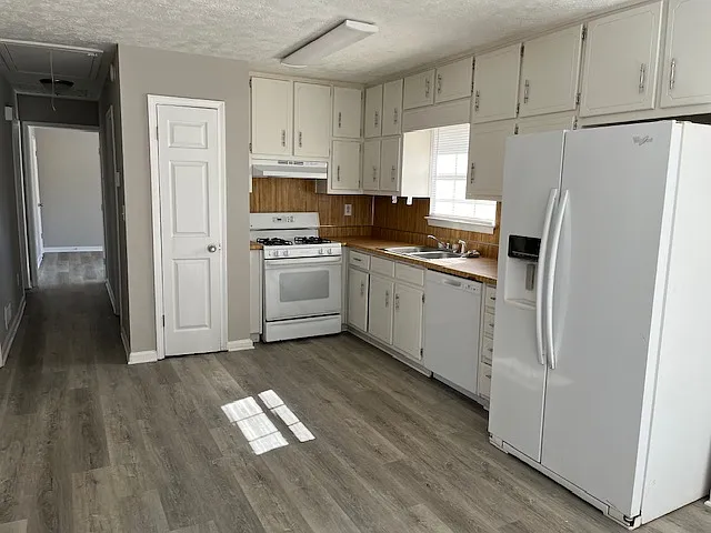 3 bed, 1272 sqft, $1,500 — Photo 3