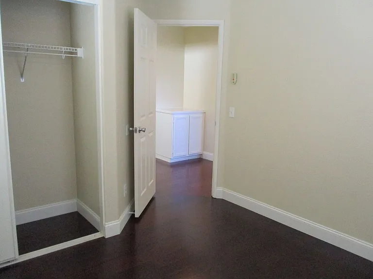 1411 Livingston St — Photo 15