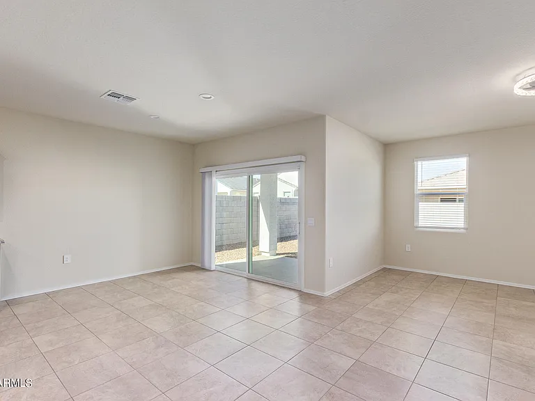 18646 W Buckskin Trl — Photo 8