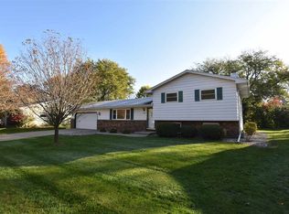 1670 Crestview Dr, Oshkosh, WI 54904