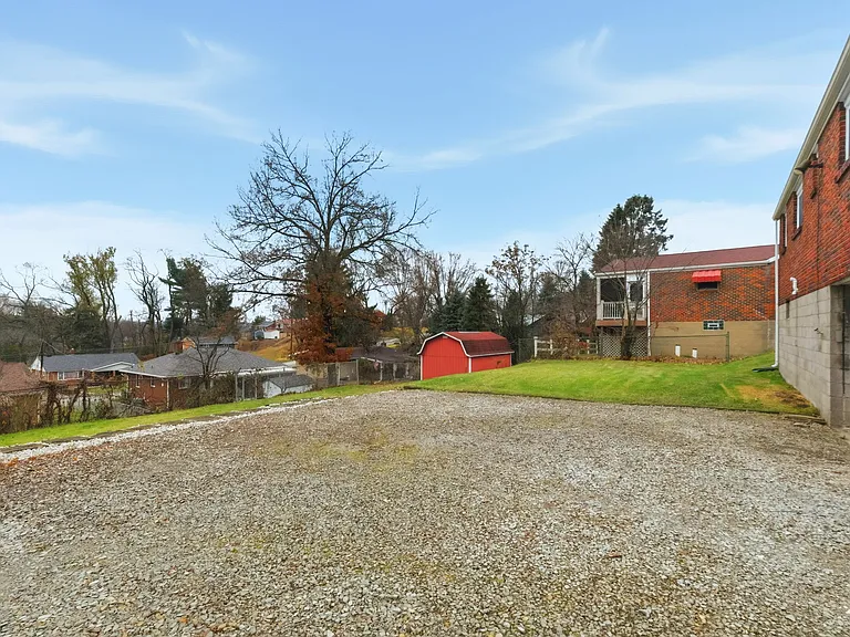 215 McMasters Dr — Photo 35