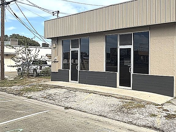 4th image of 112 W Ave E