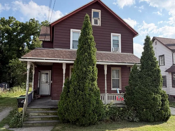 219 W Mill St, Beaver Dam, WI 53916