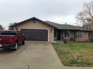1055 Riviera Dr, Redding, CA 96001