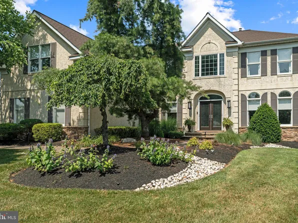 8 Furlong Ct, Holland, PA 18966