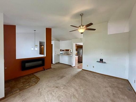 4th image of 1093 Lizabeth Cir