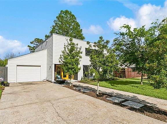 3rd image of 221 Highway Dr
