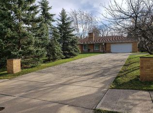 216 Chestnut Rd, Seven Hills, OH 44131